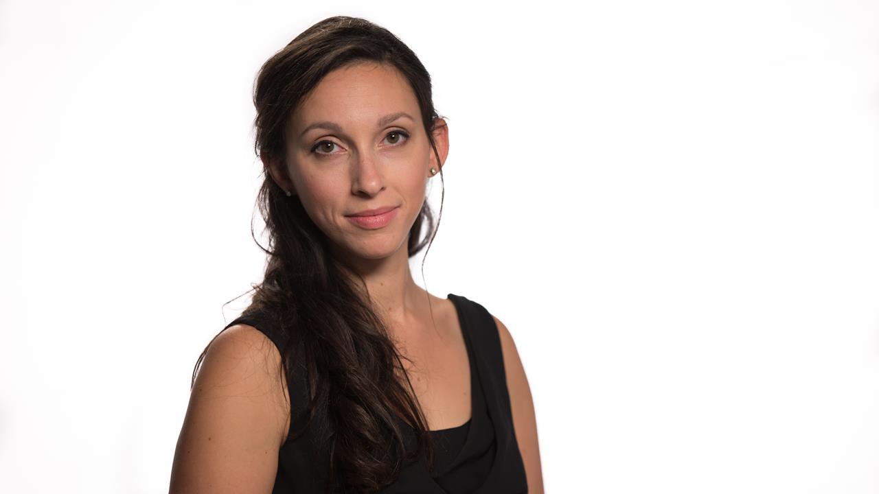 Veronica Kolegas, professional cello teacher and performer in Chicago